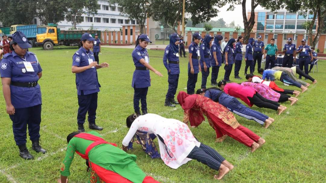 লালমনিরহাটে নতুন নিয়মে কনস্টেবল পদে নিয়োগ কার্যক্রমের দ্বিতীয় দিন…