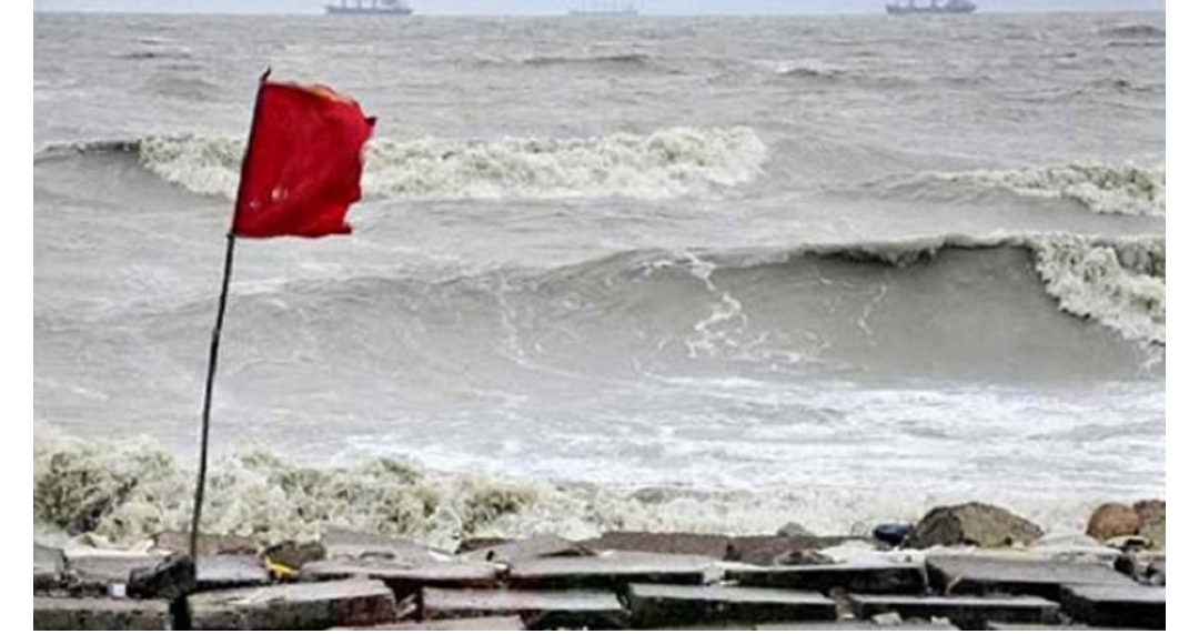 দেশের চার সমুদ্রবন্দরে সতর্ক সংকেত